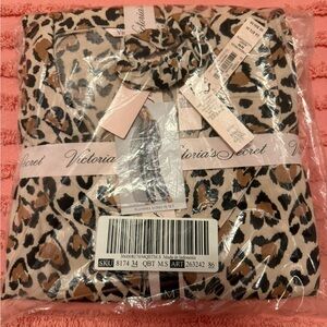 NWT Victoria's Secret Animal Print  Pajama Set. Size Med.